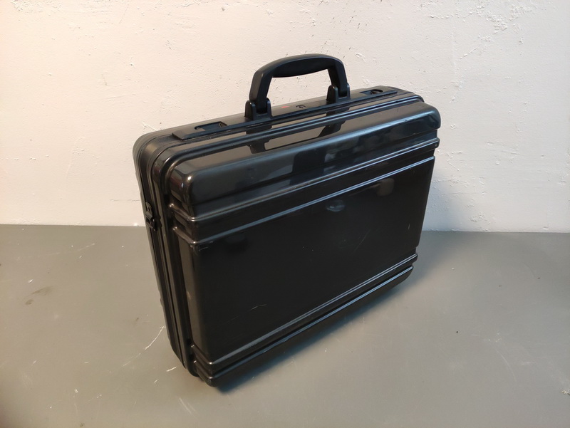 maletin camara grundig plastico negro 36_5x45x17_4 1u